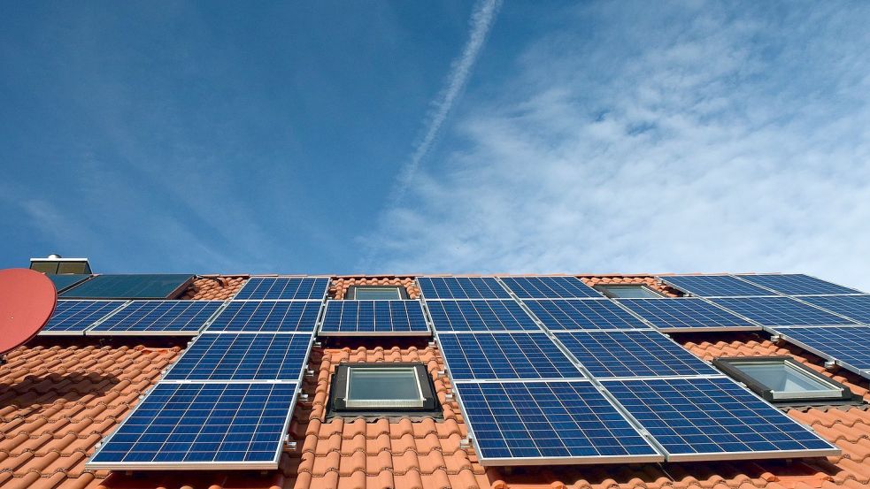 Damit tagsüber erzeugter Solarstrom nachts genutzt werden kann, braucht man Batteriespeicher. Die Stadt Wiesmoor will deren Anschaffung mit einem Zuschuss fördern. Foto: Pixabay