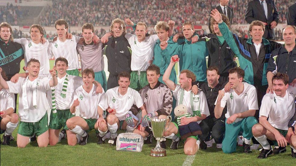 Die Sieger von Lissabon: Durch ein 2:0 gegen AS Monaco gewann Werder Bremen am 6. Mai 1992 im Estadio da Luz als letzte deutsche Mannschaft den Europapokal der Pokalsieger. Foto: Foto: imago/Colorsport