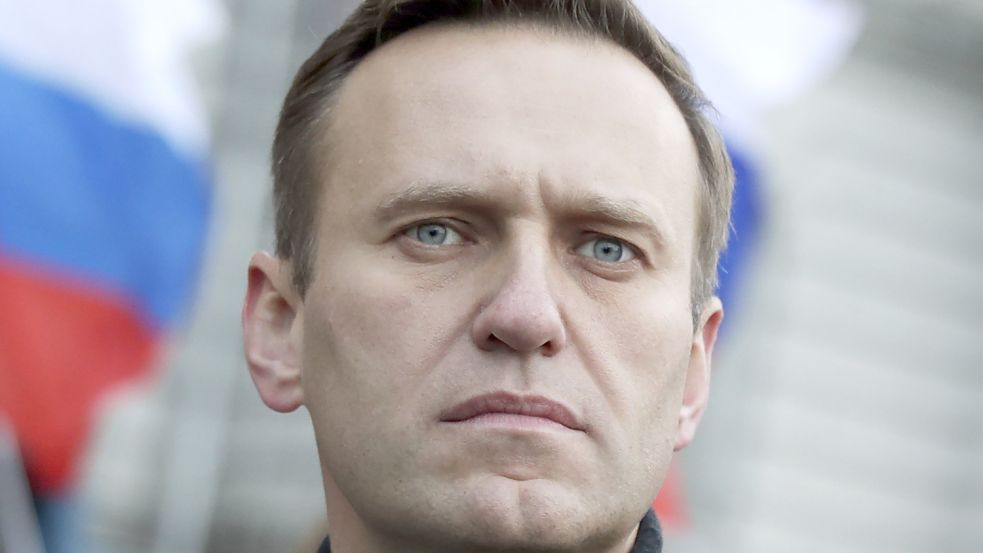 Der inhaftierte russische Oppositionspolitiker Alexej Nawalny überlebte 2020 einen Giftanschlag. Wie es seinem Team gelang, die Täter zu überführen, zeigt der Dokumentarfilm „Nawalny“, der seit dem 5. Mai in deutschen Kinos zu sehen ist. Foto: dpa/Pavel Golovkin