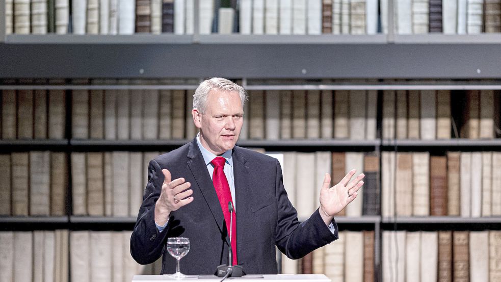 Im aktuellen Landesminister-Ranking des Deutschen Hochschulverbandes dieses Mal Letzter: Niedersachsens Wissenschaftsminister Björn Thümler (CDU). Foto: Moritz Frankenberg/dpa