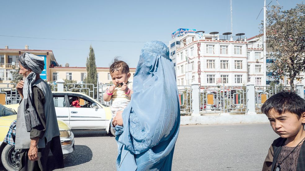 Der Burka-Zwang ist die bislang strikteste Einschränkung für das Leben afghanischer Frauen seit der erneuten Machtübernahme der Taliban. Foto: imago images/Le Pictorium