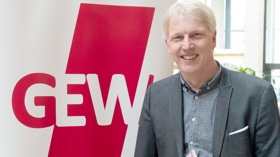 Stefan Störmer am Montag nach der Wahl zum GEW-Chef Niedersachsens. Foto: Bucher/dpa