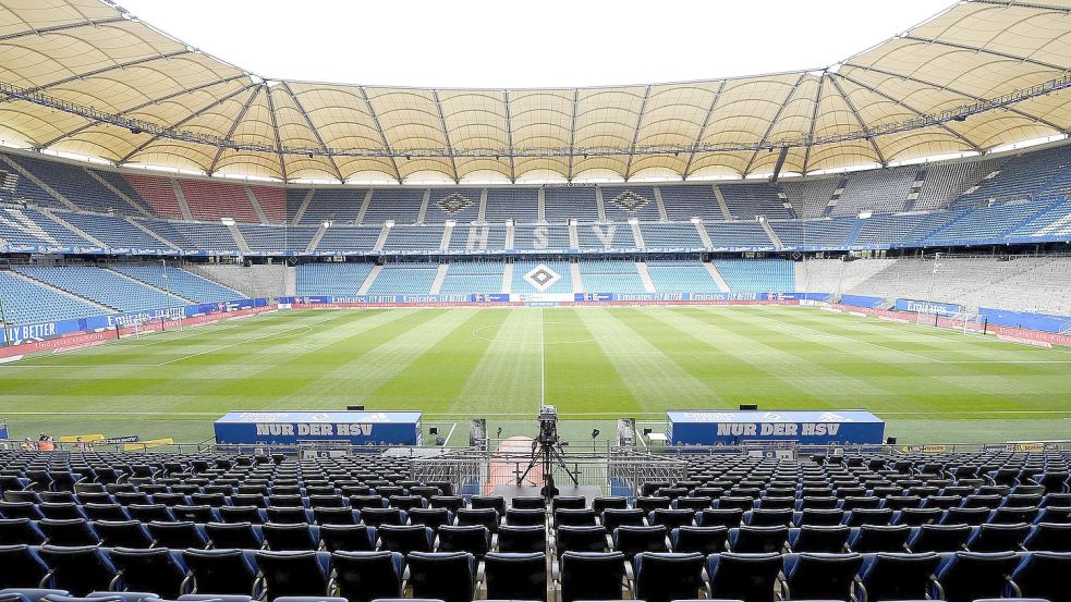 Dem Hamburger SV fehlen laut einem „Bild“-Bericht mehrere Millionen Euro, um das Volksparkstadion für die EM 2024 zu renovieren. Foto: Stuart Franklin/Getty Images Europe/Pool/dpa/Archivbild