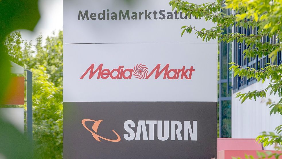 Die mehr als 1000 Media Markt- und Saturn-Läden sollen aber weiter eine wichtige Rolle im Ceconomy-Konzern spielen. Foto: Armin Weigel/dpa