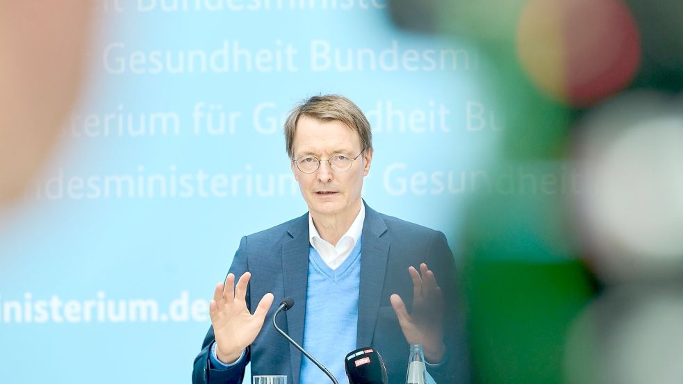 Karl Lauterbach (SPD), Bundesminister für Gesundheit, während einer Pressekonferenz in Berlin. Foto: Annette Riedl/dpa