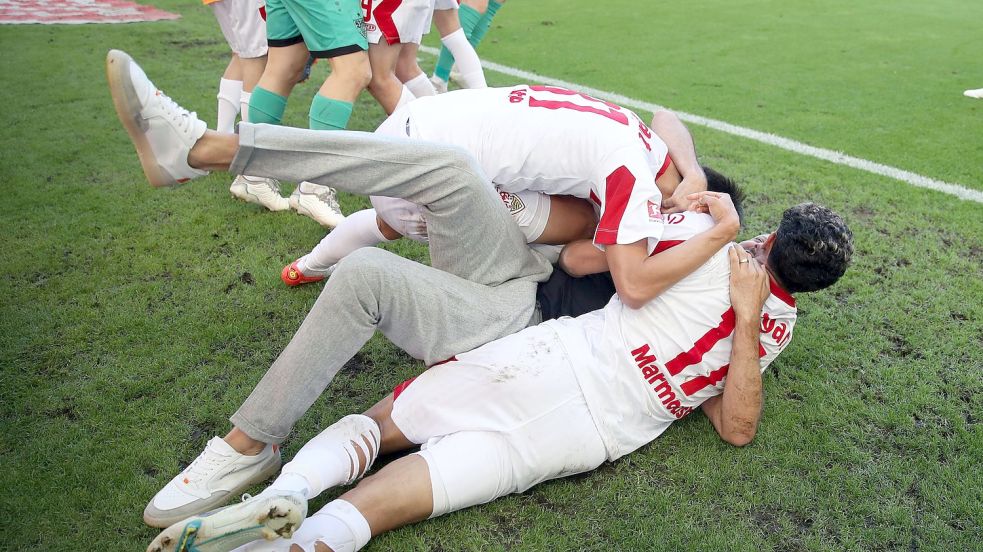 Der VfB Stuttgart rettete sich in letzter Minute. Foto: Tom Weller/dpa