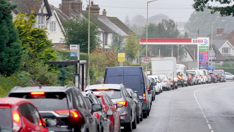 Großbritannien 2021: Wird es Anfang Juni 2022 in Deutschland zu ähnlichen Schlangen vor Tankstellen kommen? Foto: picture alliance/dpa/PA Wire