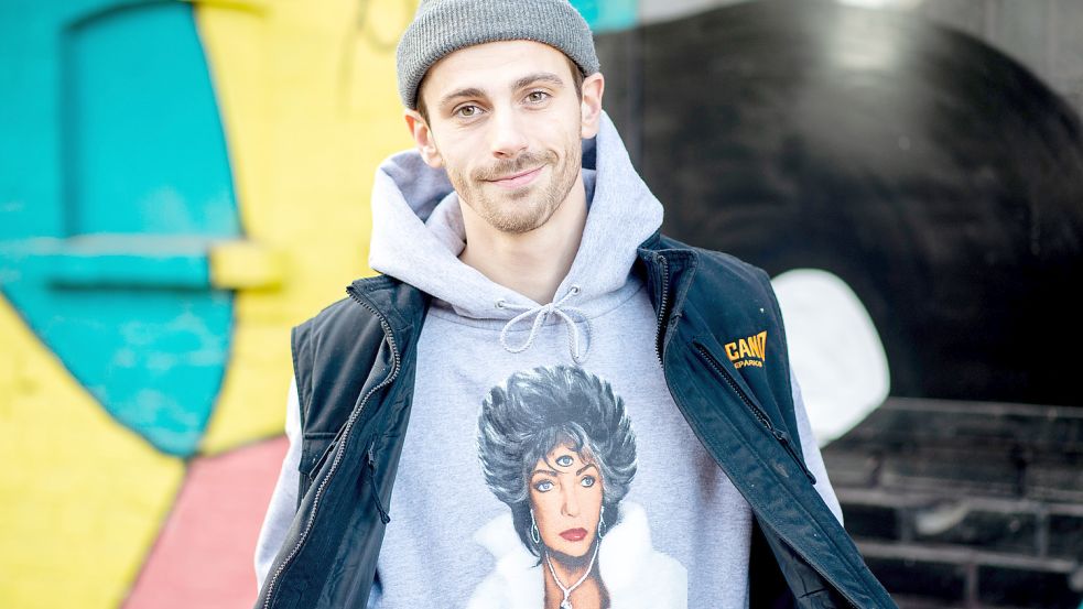 Der Youtuber und Unternehmer Fynn Kliemann auf einem umgebauten Bauernhof in Zeven, dem „Kliemannsland“. Foto: dpa/Hauke-Christian Dittrich