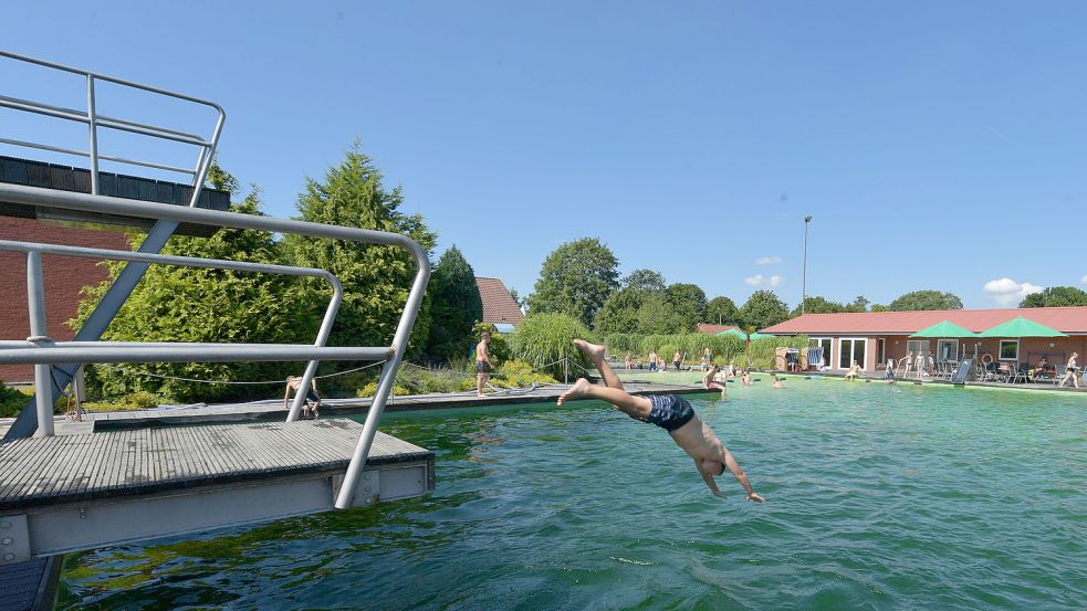 Ein Sprung ins kühle Nass ist in diesem Jahr in Riepe wieder möglich. Anfang Juni soll es losgehen, der genaue Termin steht noch nicht fest. Foto: Archiv