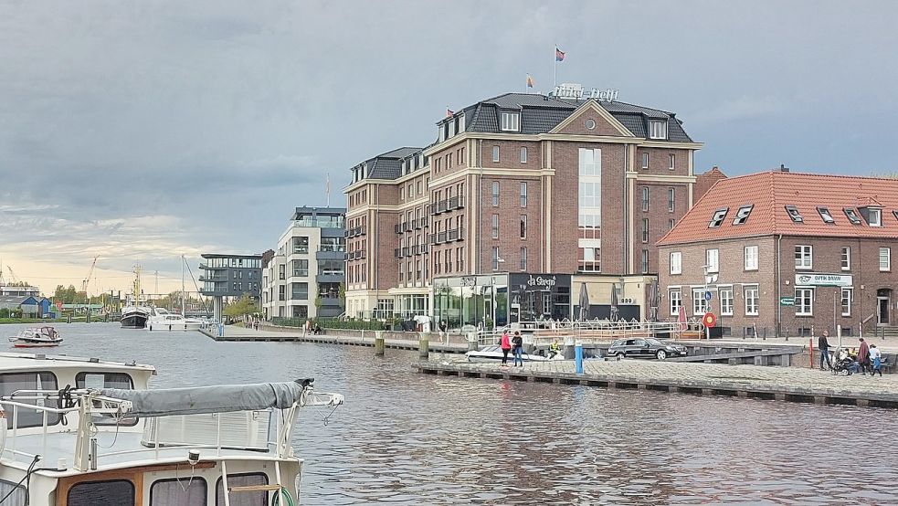 Das „Hotel am Delft“ ist nur eines von mehr als 20 Übernachtungsbetrieben in Emden. In allen könnte bald eine Bettensteuer fällig werden. Zumindest wenn die Politik ihren Willen bekommt. Foto: Hanssen/Archiv