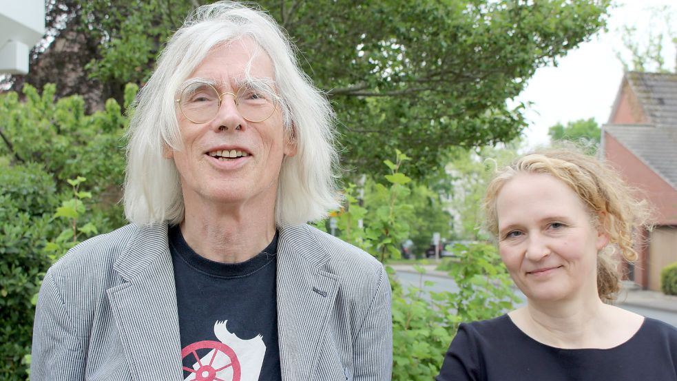 Der niederländische Künstler Jaap Blonk und Petra Stegmann, Leiterin der Kunsthalle Wilhelmshaven. Foto: Oltmanns