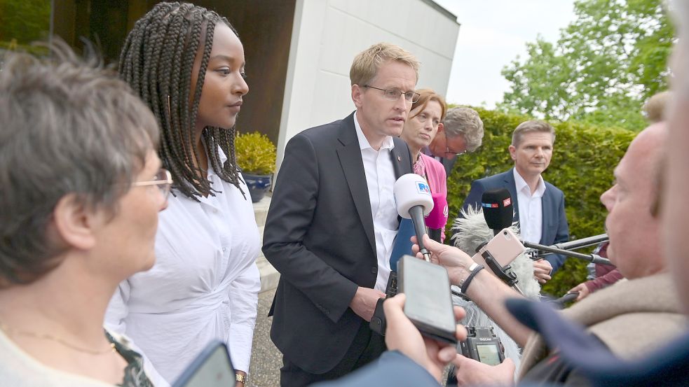 Am Donnerstagabend erklärt Ministerpräsident Daniel Günther, dass eskeine Neuauflage der Jamaika-Koalition geben wird. Foto: Jonas Walzberg/dpa