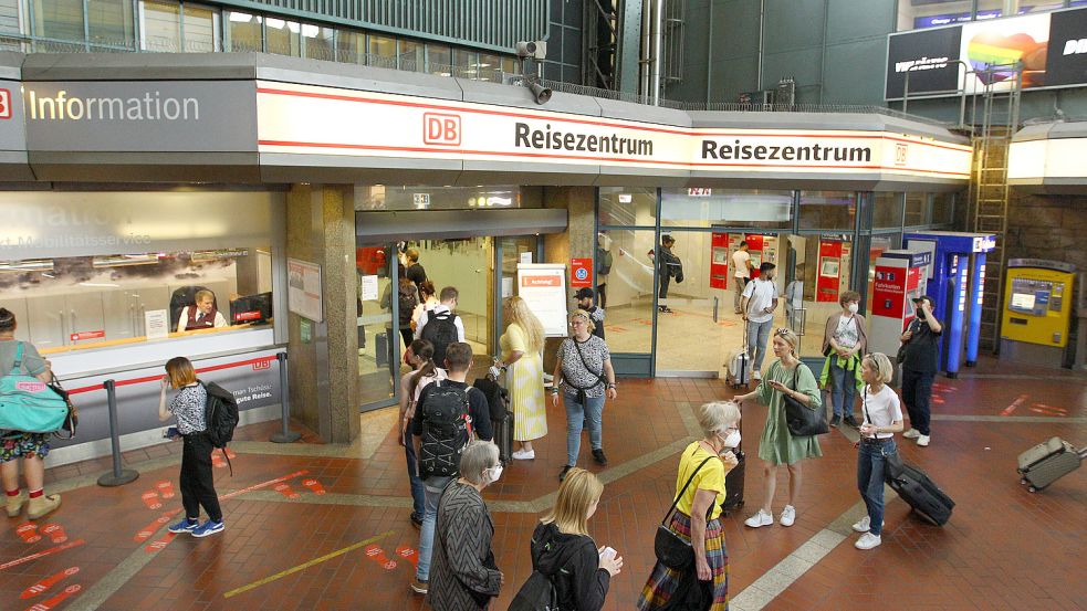 Am 1. Juni starten Bahnfahrten mit dem 9-Euro-Ticket: Ist der ÖPNV für den erwarteten Ansturm gerüstet? Foto: imago images/Hanno Bode