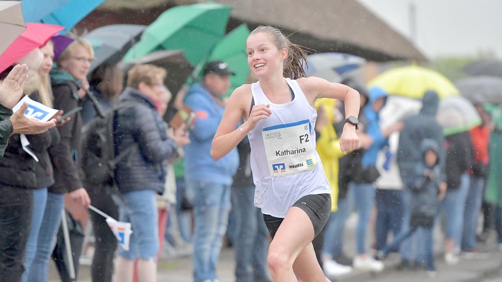 Sie hat es geschafft: Die 21-jährige Katharina Saathoff hat die Frauen-Konkurrenz weit hinter sich gelassen. Fotos: Ortgies