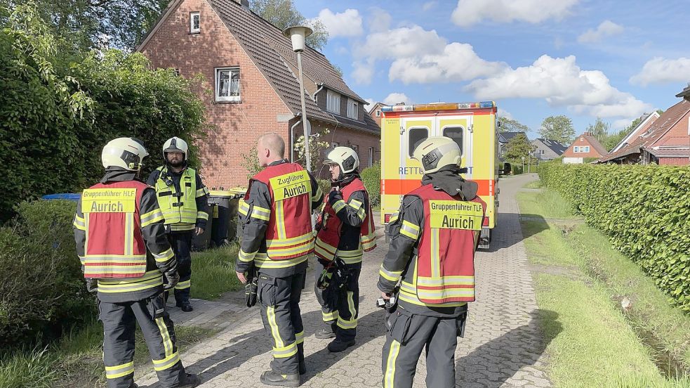 Gut eine halbe Stunde war die Auricher Feuerwehr am Samstag in der Enno-Hektor-Straße im Einsatz. Foto: Feuerwehr Aurich