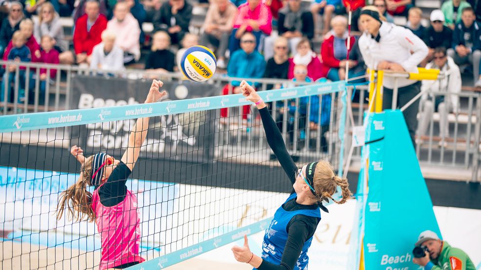 Sportlich wird es beim Beach-Volleyball. Foto: Kaufmann