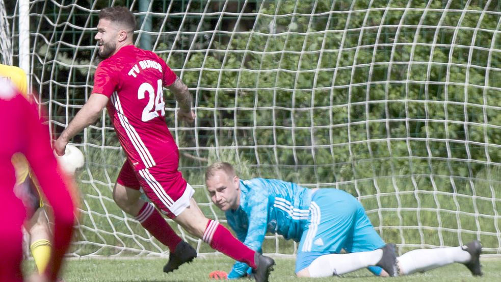 Markus Winkler dreht jubelnd ab. Er hat mit dem 3:1 soeben die Meisterschaft entschieden. Fotos: Doden