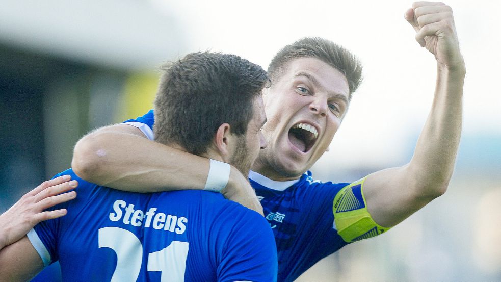 Kickers-Kapitän Bastian Dassel und Tido Steffens wollen aufsteigen – live auf oz-online.de. Archivfoto: Doden