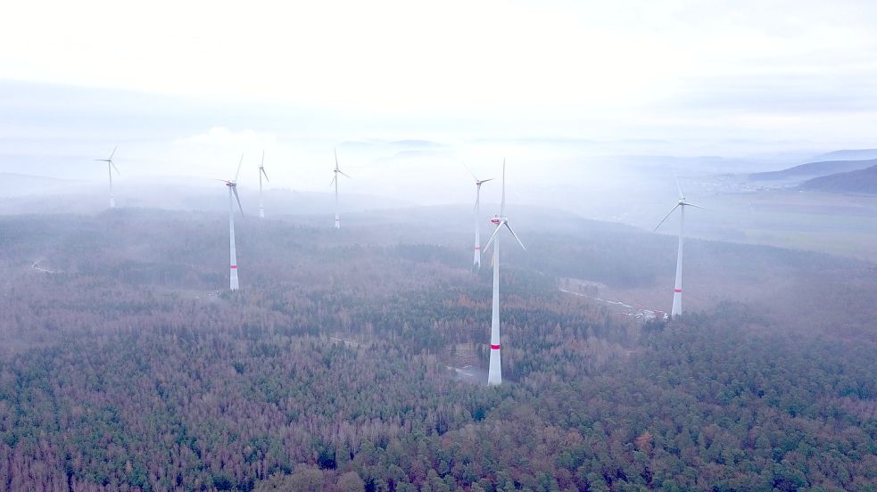Das Auricher Unternehmen Enercon baut demnächst in Schottland. Hier ein Foto des Windparks Heringen-Waltersberg in Hessen. Foto: Archiv