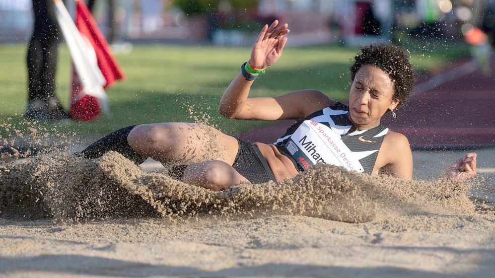 Malaika Mihambo gewann beim Meeting in Dessau mit einem Sprung über 6,49 Meter. Foto: Hendrik Schmidt/dpa-Zentralbild/dpa/Archiv