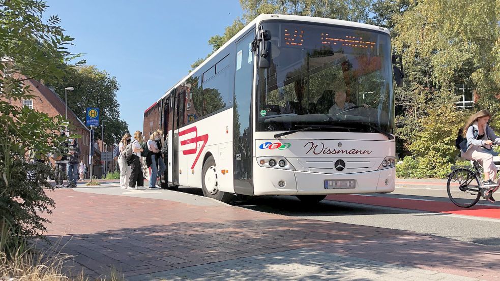Schulbus gleich Linienbus – Schülerinnen und Schüler sollen im Landkreis Leer eine kostenlose Monatsfahrkarte erhalten. Foto: Kraft/Archiv