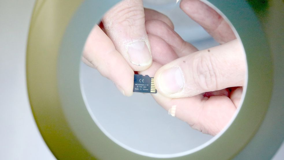Selbst die microSD-Karte im Innern des Gehäuses war nicht von der besten Qualität. Foto: Hock