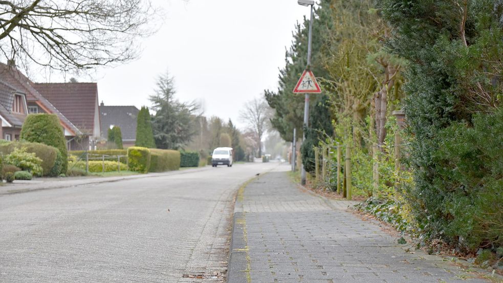 Wer während Unterrichtszeiten die Straße entlang fährt, kann sich kaum vorstellen, welcher Trubel morgens und mittags herrscht. Foto: Wehry