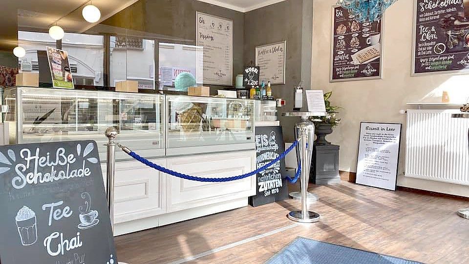 So kennen viele den Eingangsbereich des Eiscafes. Doch ein Wasserschaden machte dieses Bild zunichte. Foto: privat