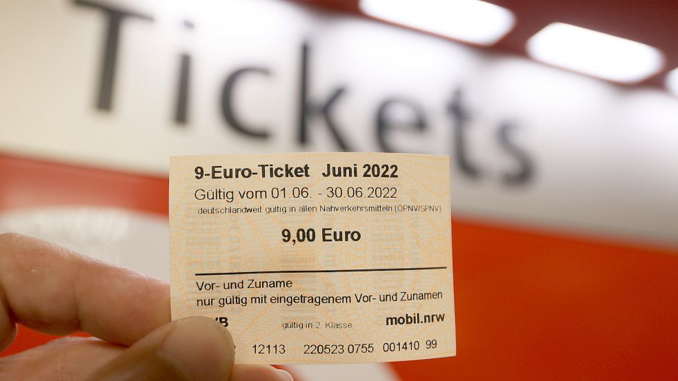 Ein 9-Euro-Ticket mit Namens-Strich. In München fehlte das Feld an den ersten beiden Tagen des Verkaufs allerdings. Foto: dpa/Oliver Berg