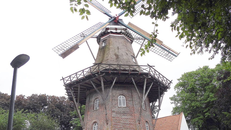 Die Windmühle „De Vrouw Johanna“ ist ein echtes Schmuckstück auf dem Emder Wall. Foto: F. Doden