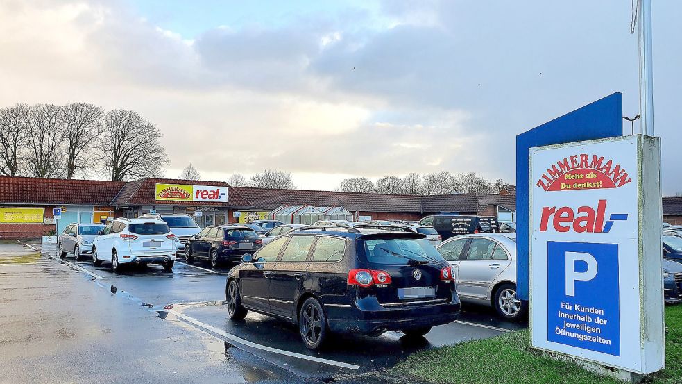 Den Real-Markt in Norden wird es nicht mehr lange geben. Nun beginnt der Ausverkauf. Foto: Rebecca Kresse