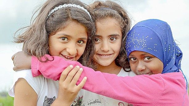 In Emden leben insbesondere viele junge zugewanderte Menschen. Ein neues Handlungskonzept will schon früh auf Bildung und Erziehung setzen. Symbolfoto: Pixabay