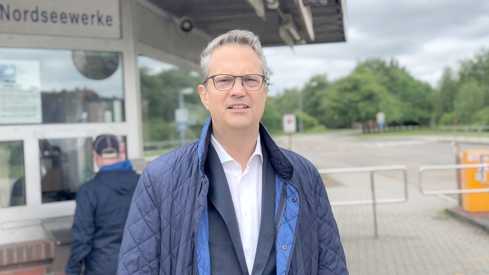Der Oldenburger Rechtsanwalt und Insolvenzverwalter Dr. Christian Kaufmann nahm am Donnerstag an der Betriebsversammlung der insolventen Werft Fosen Yard Emden teil. Foto: H. Müller