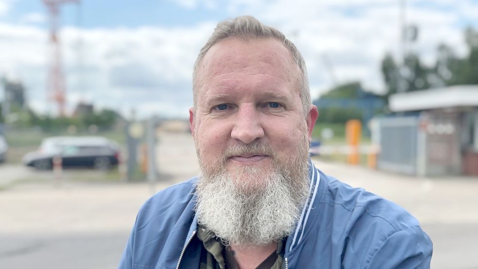 Thomas Buß ist bei Fosen Yard in Emden beschäftigt. Der 52 Jahre alte Emder macht zum fünften Mal eine Insolvenz an dem Werftenstandort mit. Foto: H. Müller