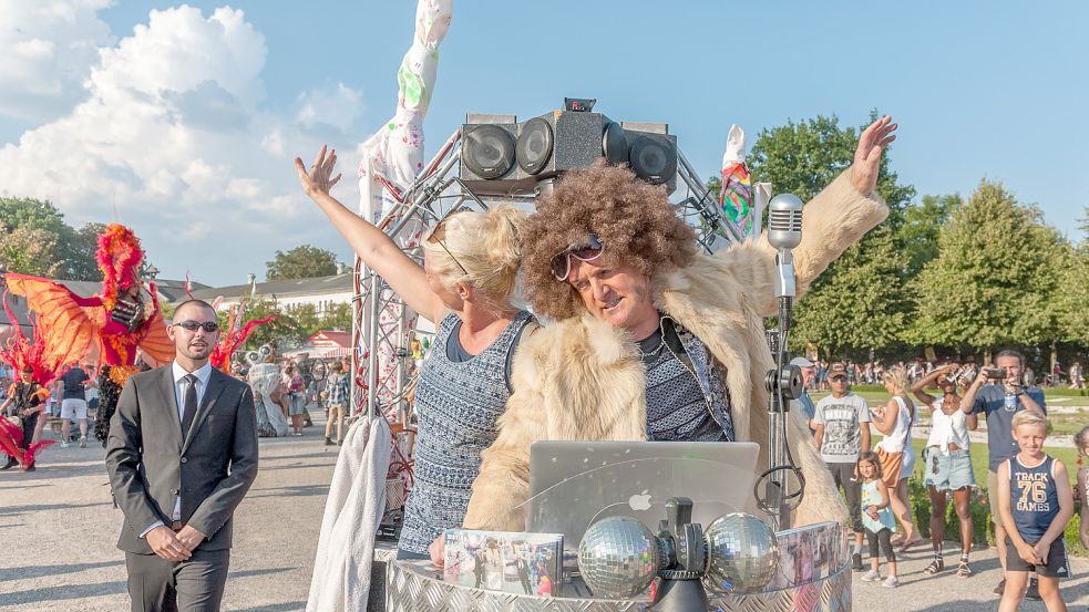 Der „Danceparader“ bringt sein Publikum mit der mobilen Disco zum Tanzen und Singen. Foto: Privat