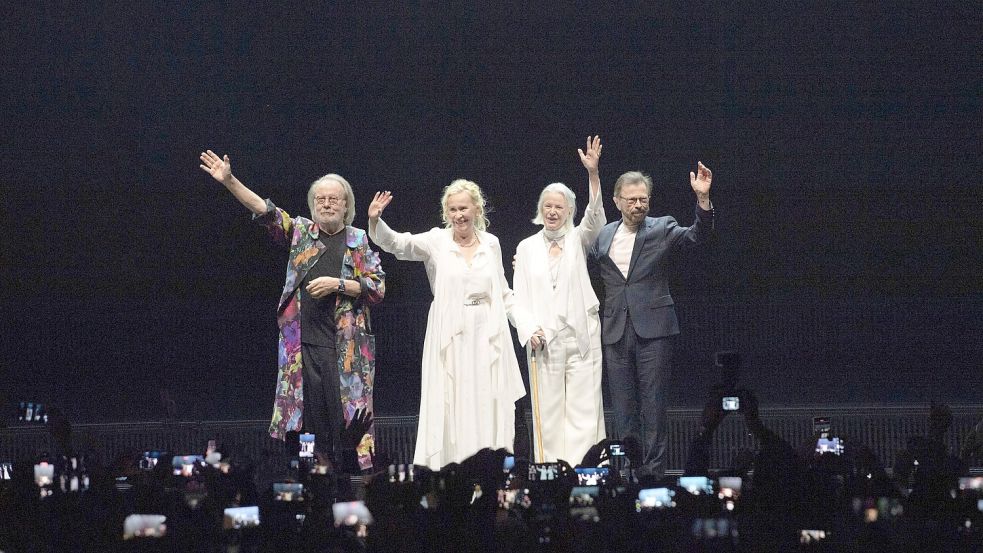Bei der Premiere der Show „Voyage“ in London auf der Bühne vereint: Benny, Agnetha, Frida und Björn. Foto: Universal/Dave Nelson