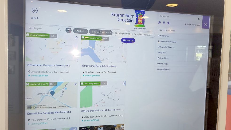 „Jetzt wenig besucht“, teilten am Freitagnachmittag die Sensoren von insgesamt sechs Krummhörner Parkplätzen mit. Fotos: Wagenaar
