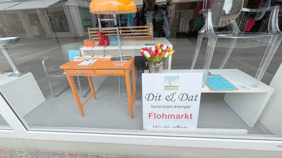 Die Inhaberin dieses Ladenlokals hatte eine zündende Idee, um den Leerstand zu kaschieren.