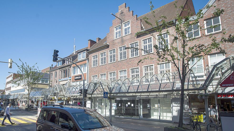 Das große Gebäude von Gröttrup, in dem sich bis zum Sommer 2020 eine Filiale von C&A befand, ist prägend für das Bild der Neutorstraße. Fotos: J. Doden