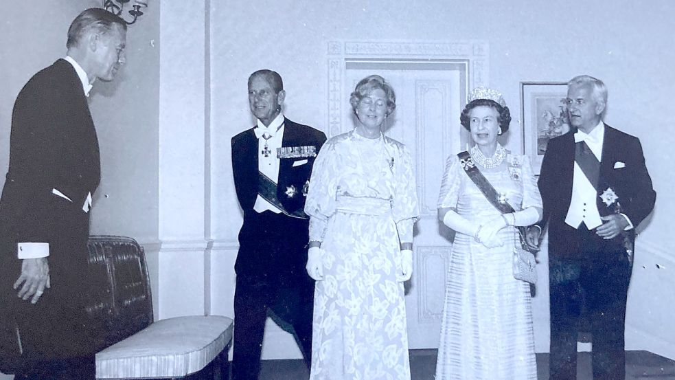 Werner Graf von der Schulenburg (links) begleitete Richard von Weizsäcker (rechts) und seine Frau beim Staatsbesuch bei Queen Elizabeth II. und ihrem Mann Philip. Foto: privat