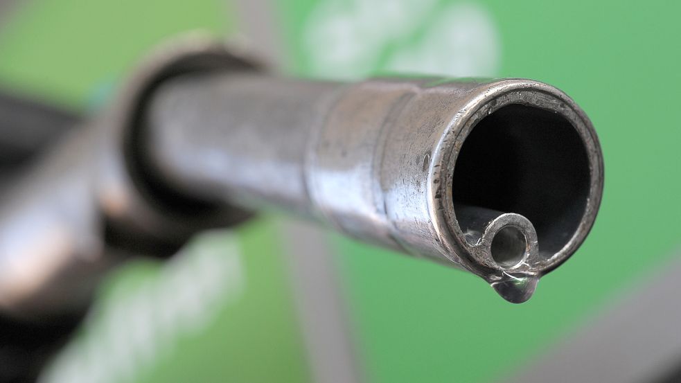 Tankstellen in Niedersachsen mussten am Pfingstmontag melden, dass der Treibstoff ausverkauft war. Foto: dpa/David Ebener