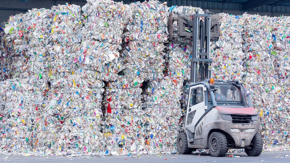 Um Plastikmüll effektiv zu recyceln, wird dieser häufig in andere Länder exportiert. Foto: dpa/Rolf Vennenbernd