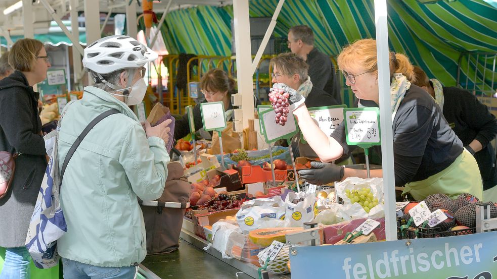 Der Leeraner Wochenmarkt wird am Samstag kommender Woche ausfallen. Die Beschicker wollen nicht vor das Zollhaus ausweichen, ein anderer Standort wird ihnen von der Stadt nicht angeboten. Foto: Ortgies