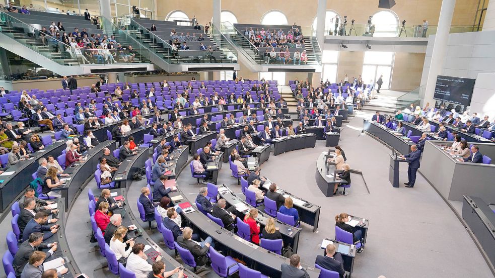 Im Deutschen Bundestag sitzt seit Jahrzehnten jemand, der noch nie gesehen wurde. Foto: imago-images/Fotostand