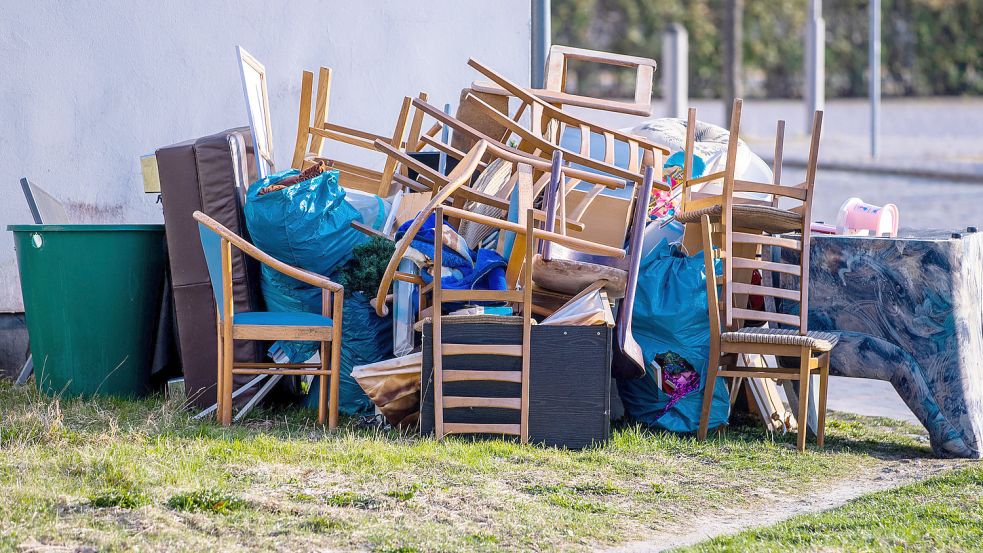 Sperrmüll wird in vielen Landkreisen Deutschlands noch kostenlos abgeholt, in Ostfriesland nicht. Für die Entsorger hat das seinen Grund. Foto: Büttner/dpa