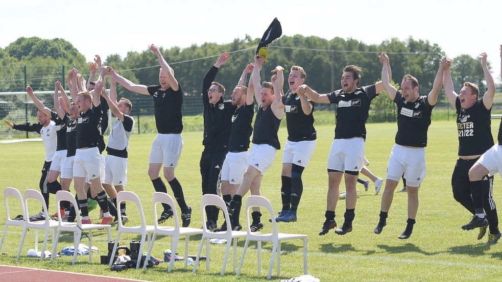 Nach dem 4:2-Erfolg in der Aufstiegsrunde über TuS Borkum war der Jubel groß und der Aufstieg perfekt. Fotos: Doden