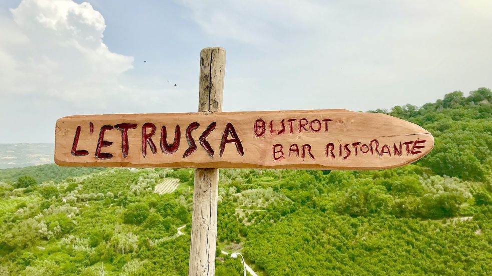 Regionaltypisch speisen und Kontakt knüpfen zu Einheimischen die Insider-Tipps geben im L’Estruca Bistrot in Bomarzo. Foto: Carolin Hlawatsch