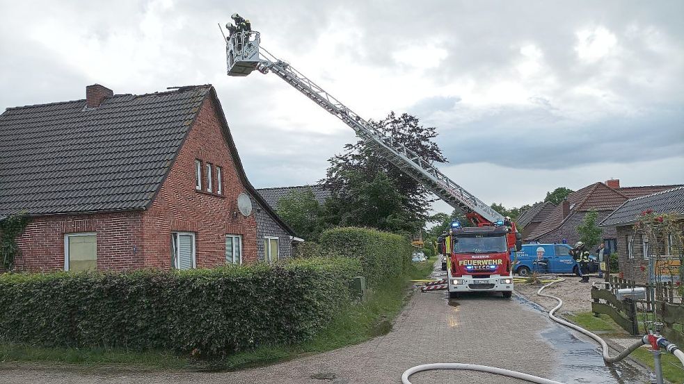 Die Feuerwehr konnte die Flammen schnell löschen. Fotos: Feuerwehr