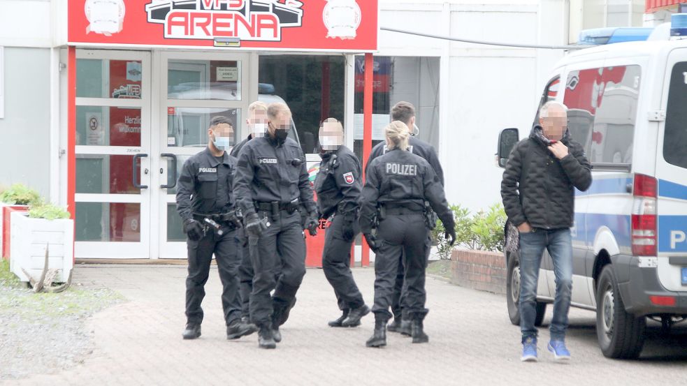 Die Polizei hat unter anderem die privat geführte VfB-Arena durchsucht. Archivfoto: Noglik