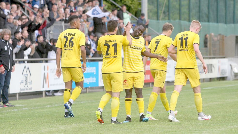 Kickers Emden steht als Regionalliga-Aufsteiger fest. Am letzten Spieltag der Aufstiegsrunde musste die Mannschaft beim SV Todesfelde antreten. Foto: Doden